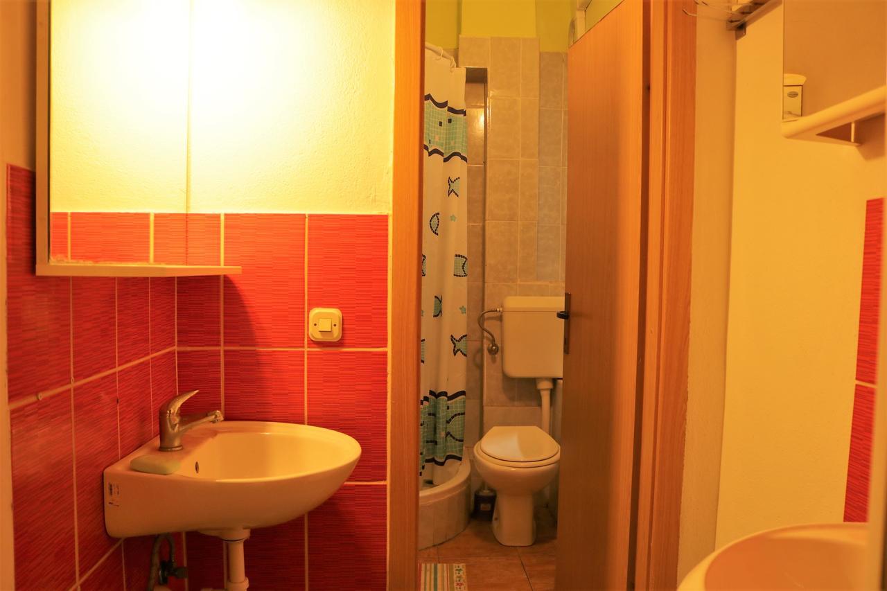 Alma 2 Hostel *
